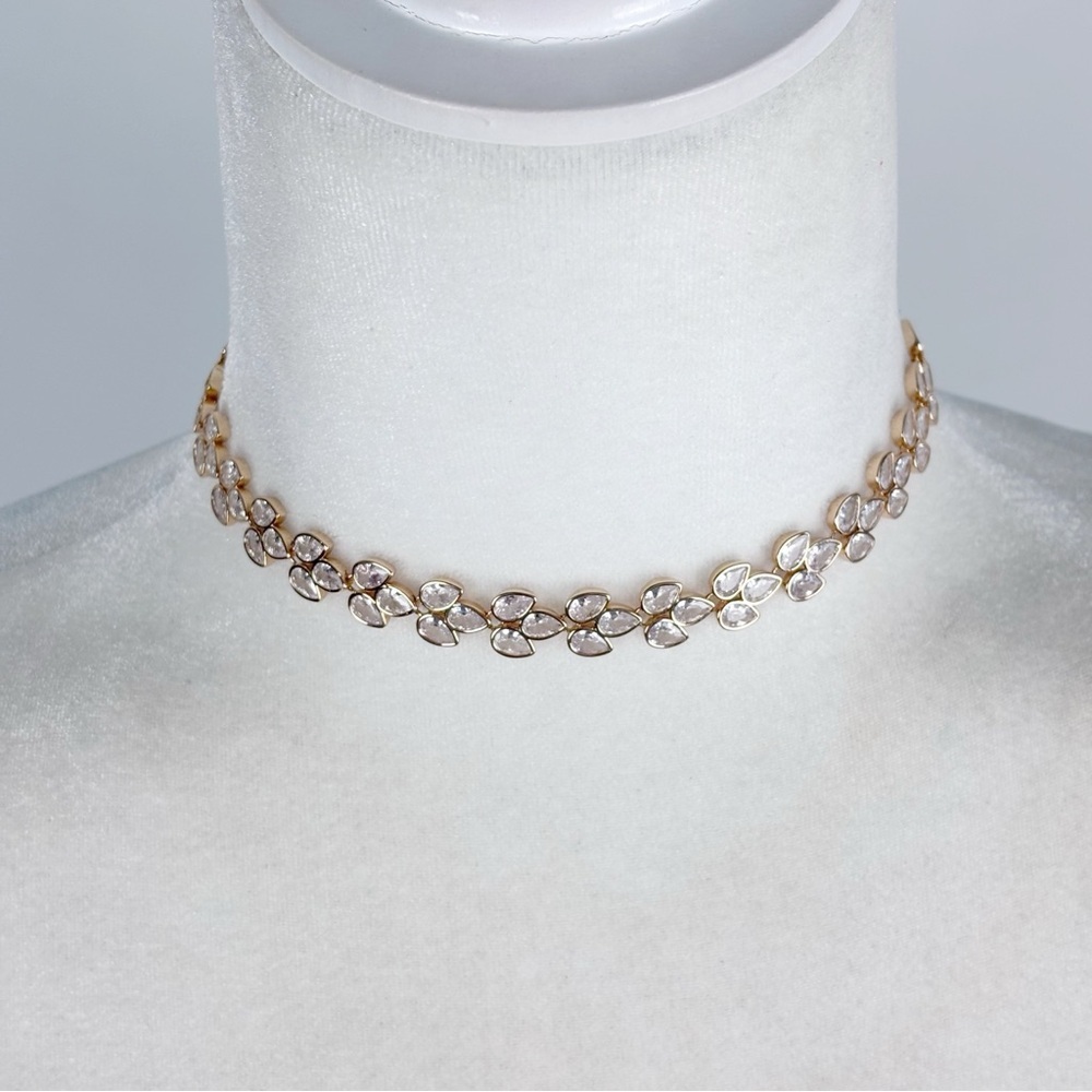 ETTIKA Petals Choker in Gold